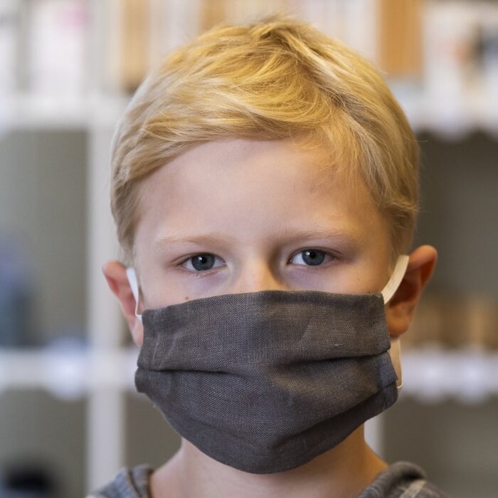 Tvättbart munskydd för Barn i linnetyg grå - Stella Sews Tvättbart munskydd för Barn i linnetyg grå - Stella Sews