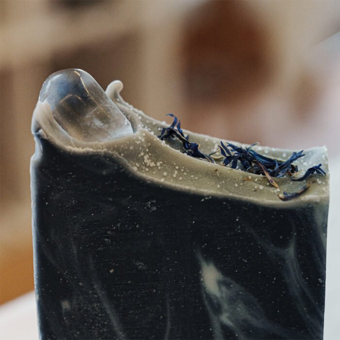 Klarhet, Ekologisk tvål med bergskristall kristall närbild- Järna Tvåleri Klarhet, Ekologisk tvål med bergskristall kristall närbild- Järna Tvåleri