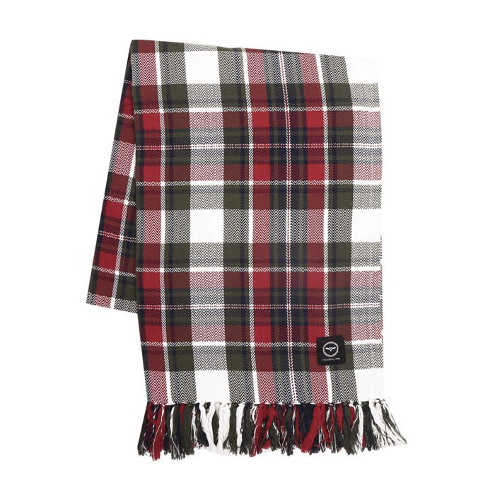 Pläd Hilda mörkröd:olivgrön 130×170 cm, återvunnet material 01– Wasa Ecotextil